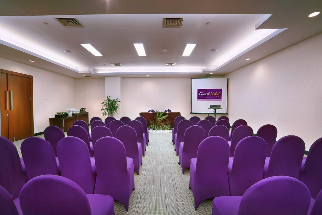 Quest Hotel Darmo - Surabaya By Aston Buitenkant foto