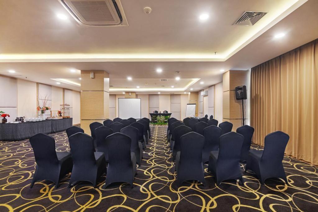 Quest Hotel Darmo - Surabaya By Aston Buitenkant foto