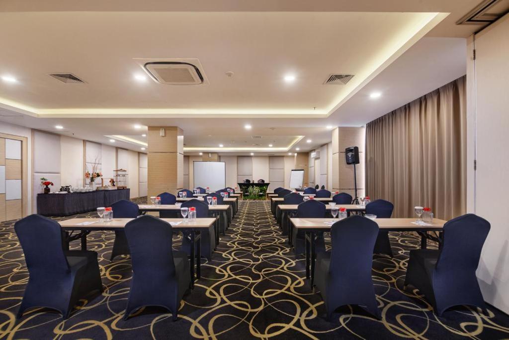 Quest Hotel Darmo - Surabaya By Aston Buitenkant foto
