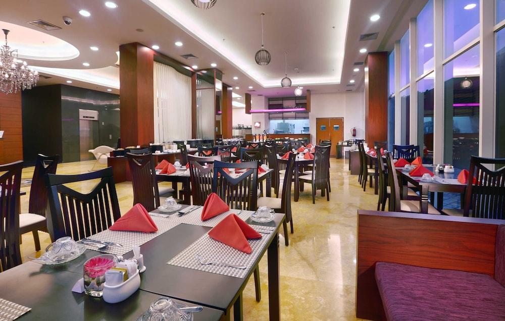 Quest Hotel Darmo - Surabaya By Aston Buitenkant foto