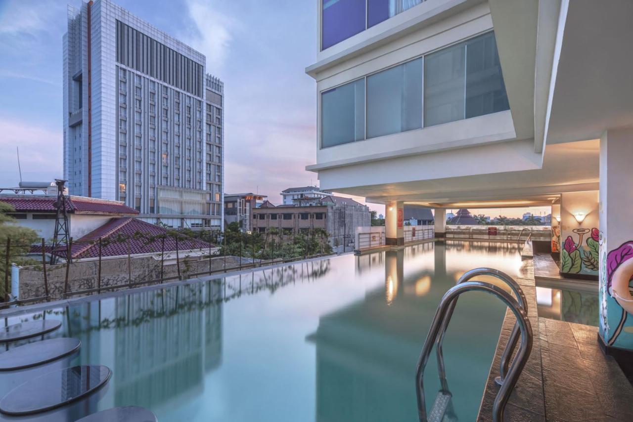 Quest Hotel Darmo - Surabaya By Aston Buitenkant foto