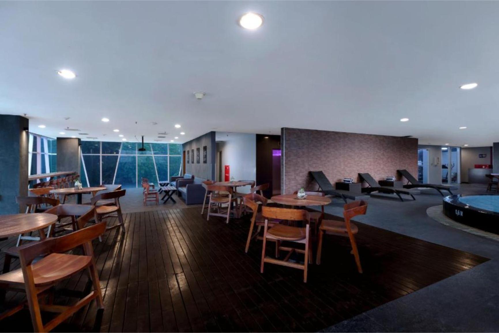 Quest Hotel Darmo - Surabaya By Aston Buitenkant foto
