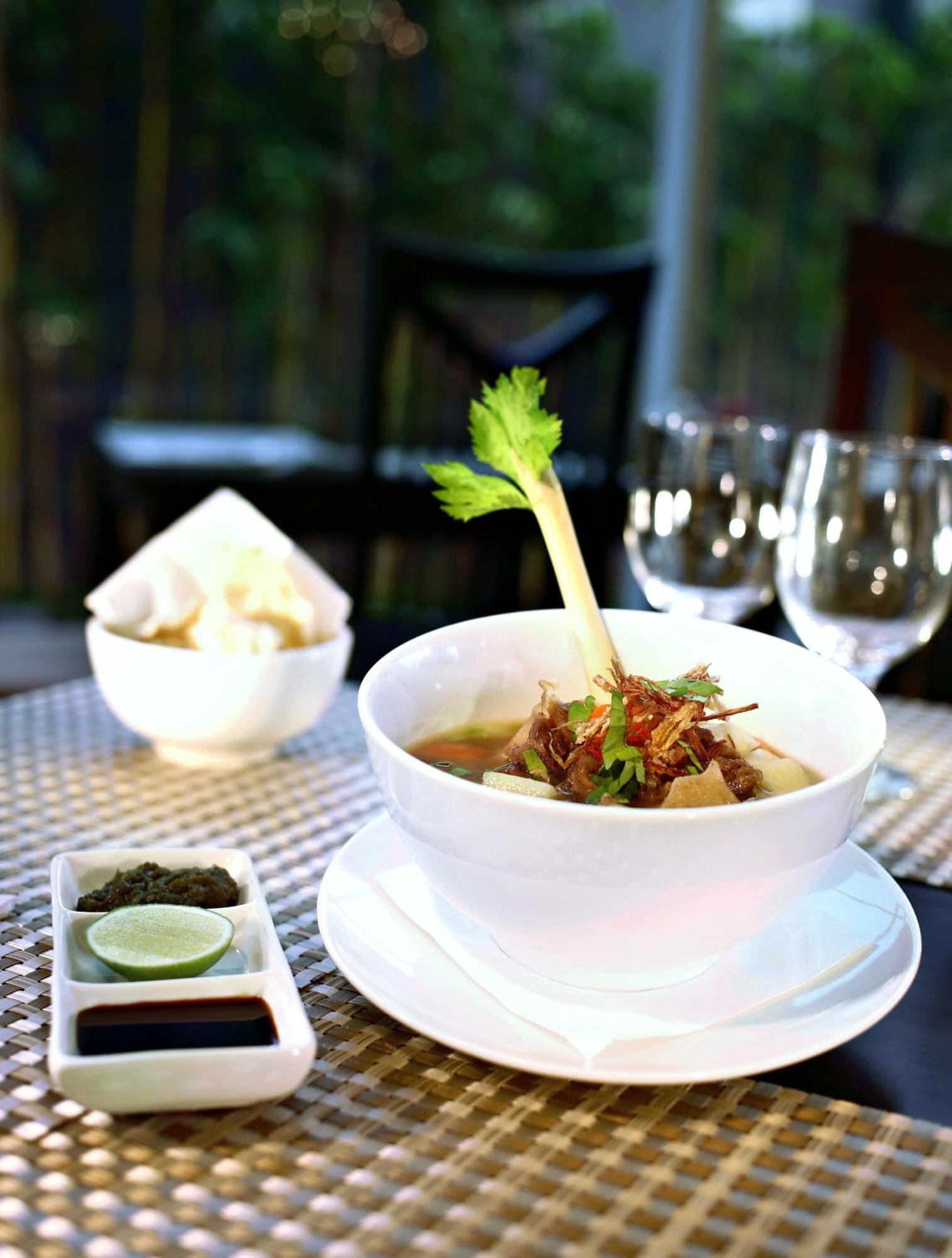 Quest Hotel Darmo - Surabaya By Aston Buitenkant foto