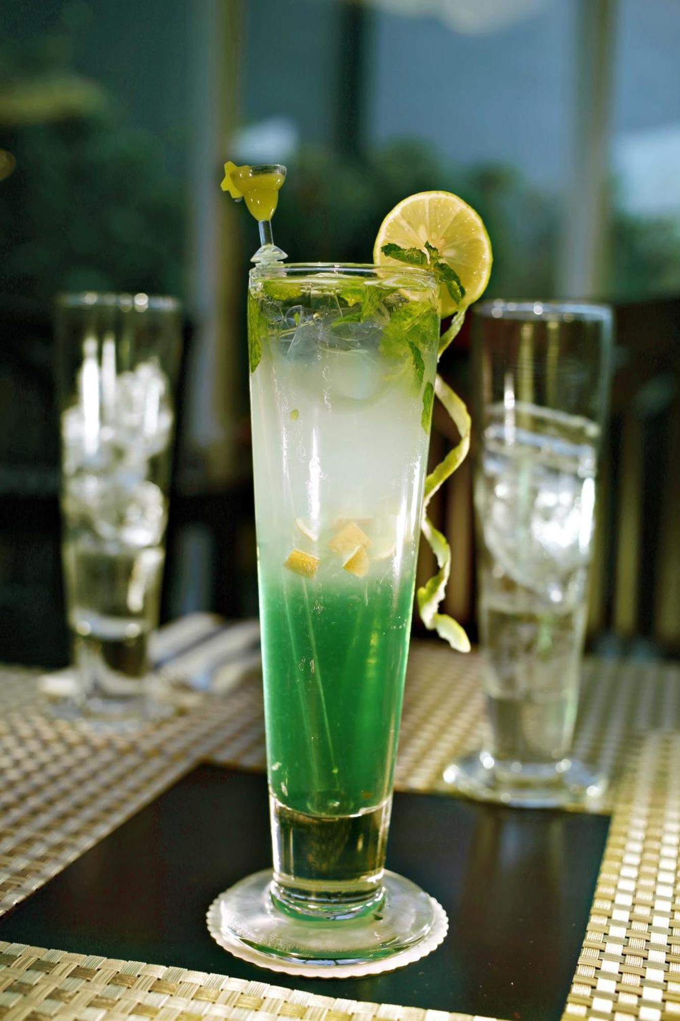 Quest Hotel Darmo - Surabaya By Aston Buitenkant foto